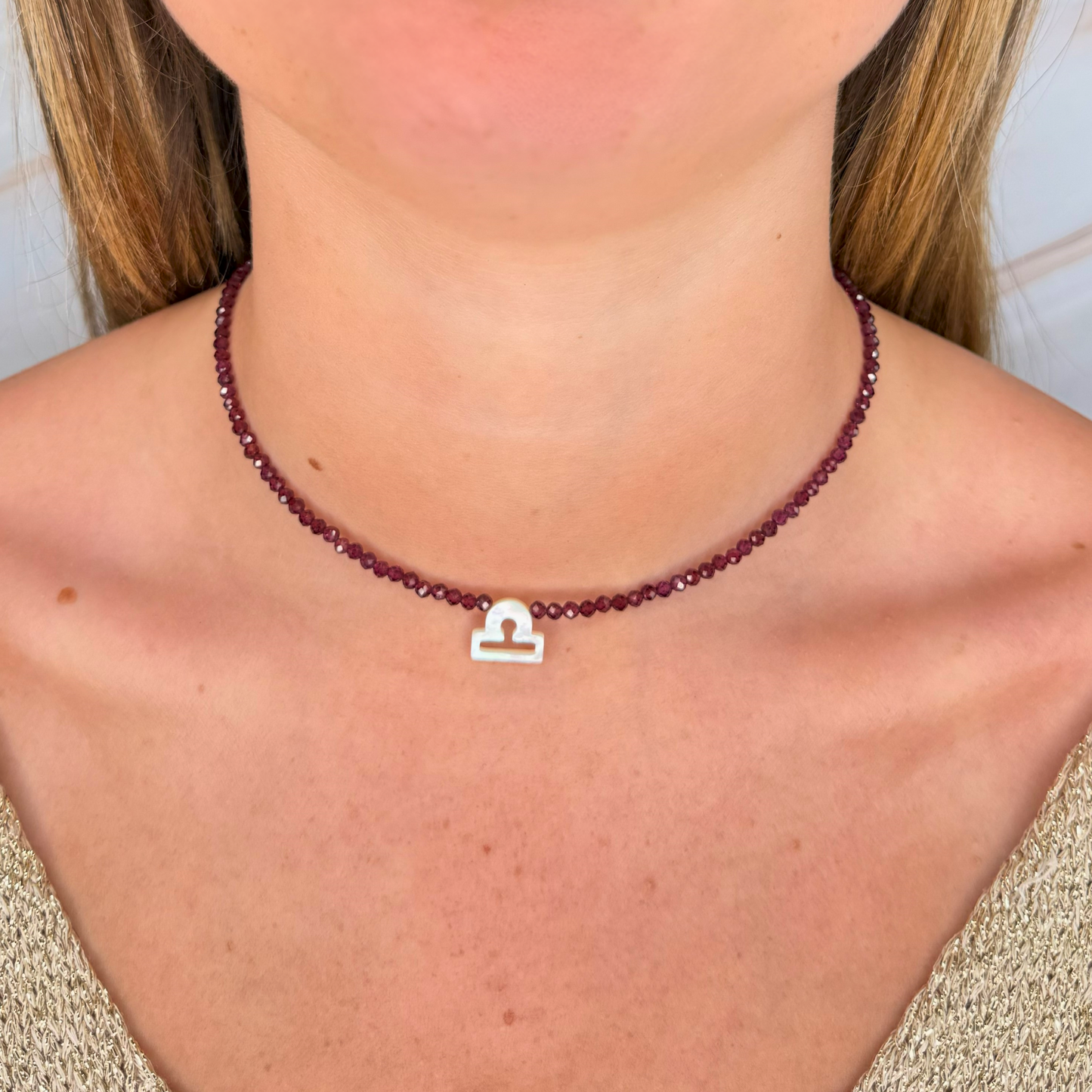 Choker con Segno Zodiacale in Madreperla e Pietre Naturali "Aurora"