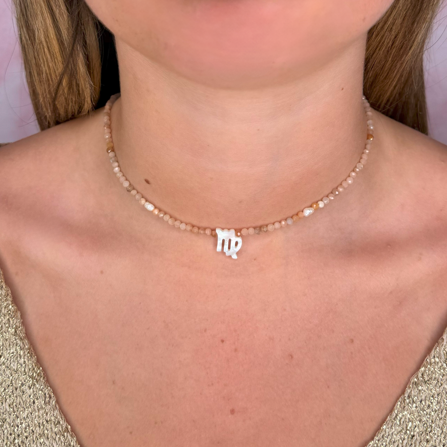 Choker con Segno Zodiacale in Madreperla e Pietre Naturali "Aurora"