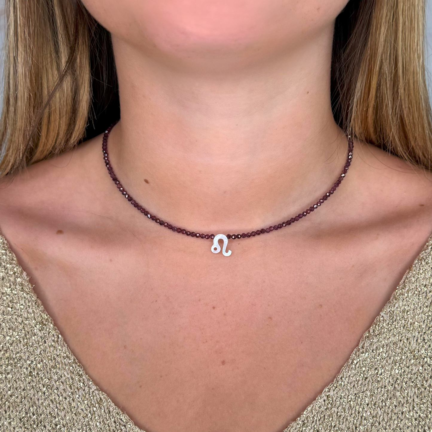 Choker con Segno Zodiacale in Madreperla e Pietre Naturali "Aurora"