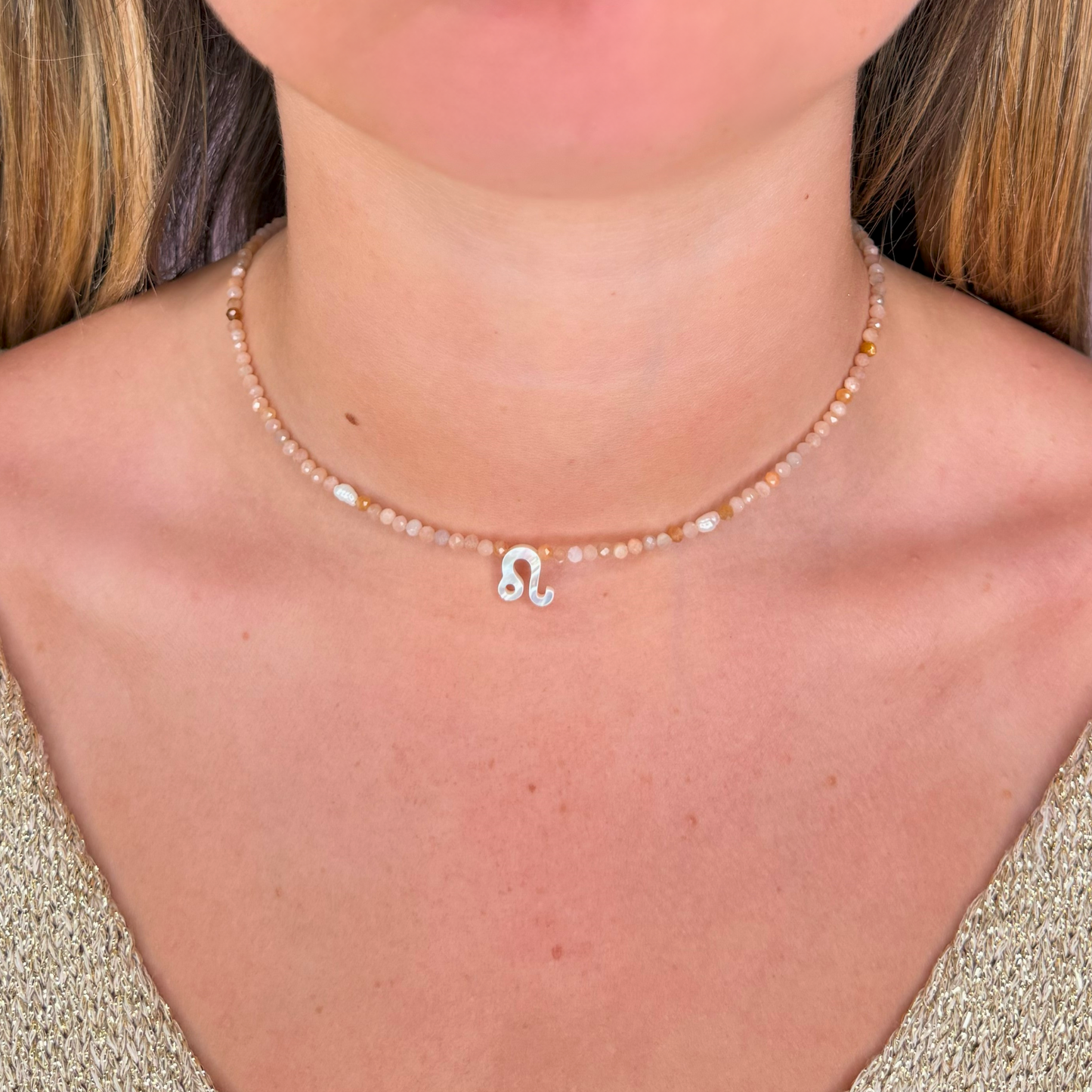 Choker con Segno Zodiacale in Madreperla e Pietre Naturali "Aurora"