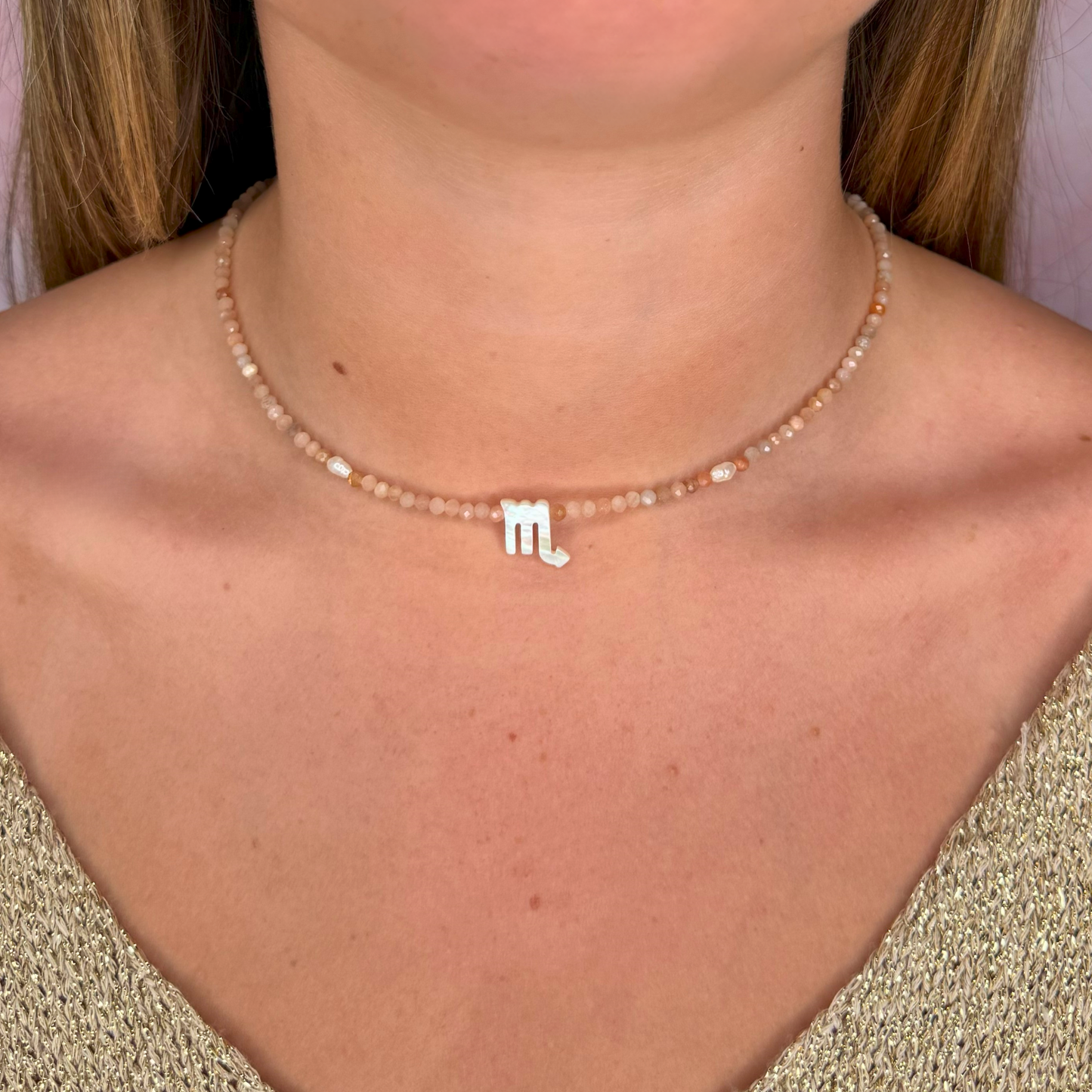 Choker con Segno Zodiacale in Madreperla e Pietre Naturali "Aurora"