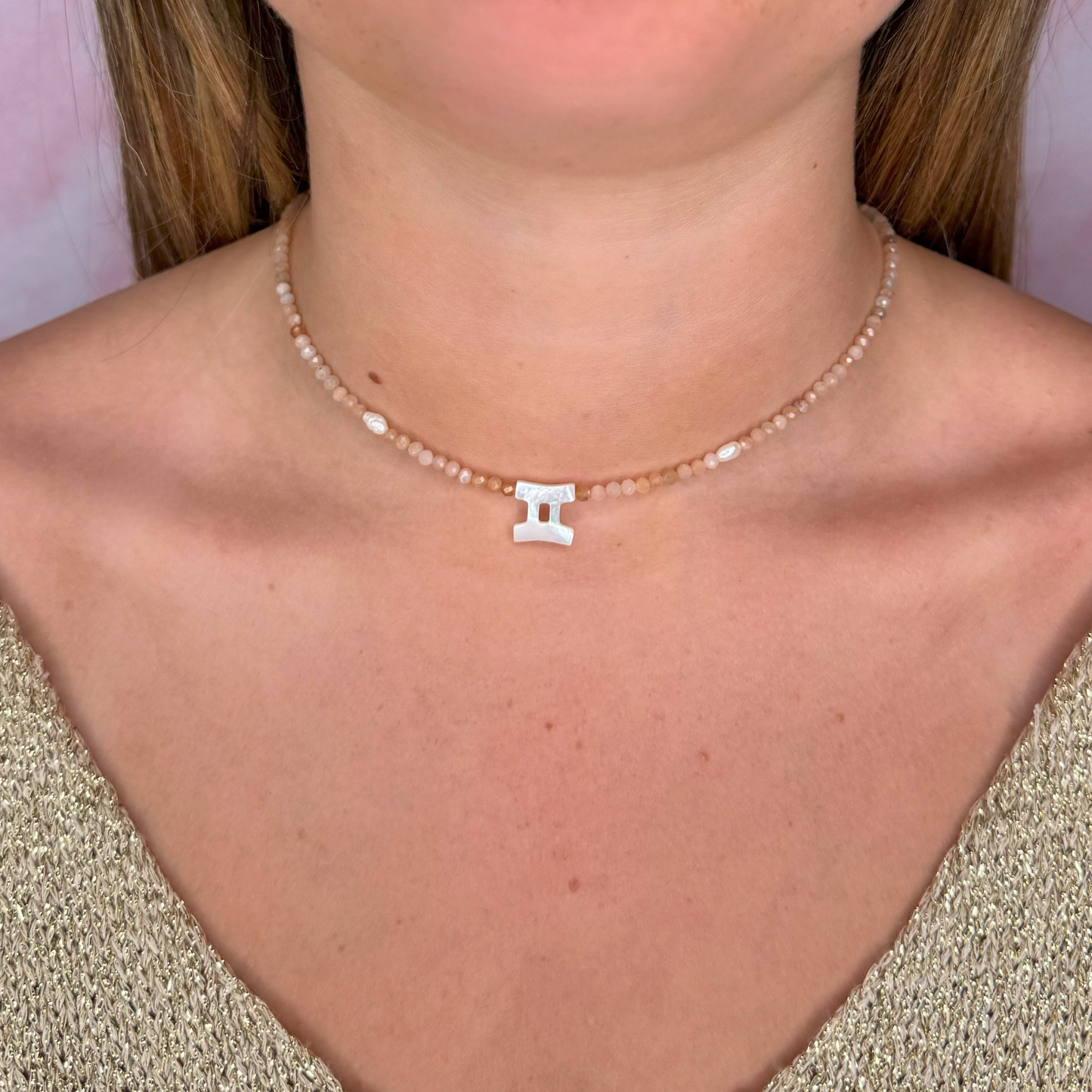 Choker con Segno Zodiacale in Madreperla e Pietre Naturali "Aurora"