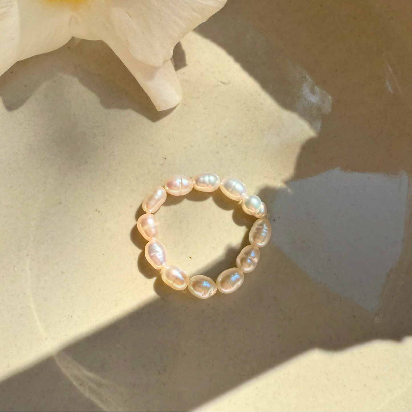 Anello di Perle di Fiume Naturali "Eos"