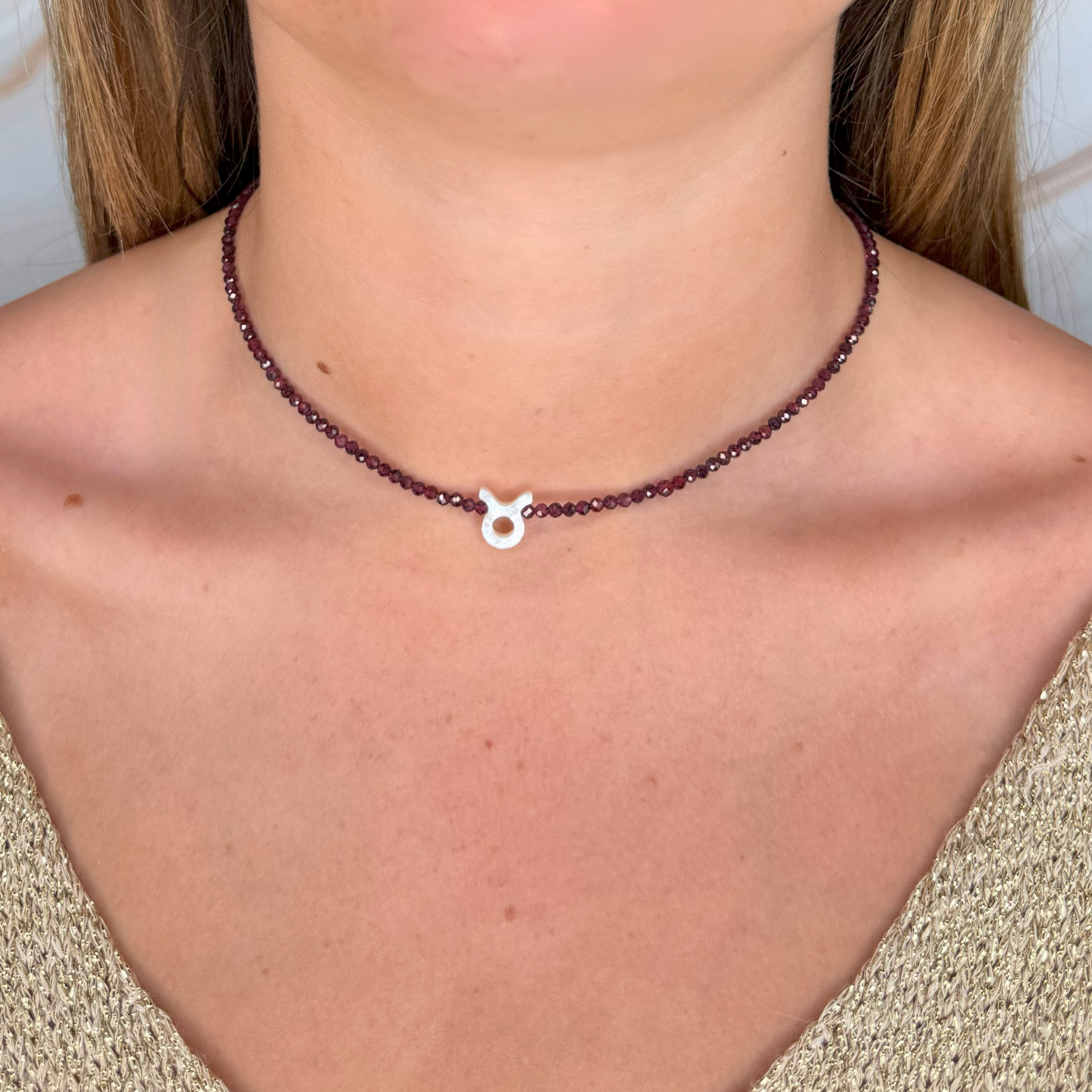 Choker con Segno Zodiacale in Madreperla e Pietre Naturali "Aurora"