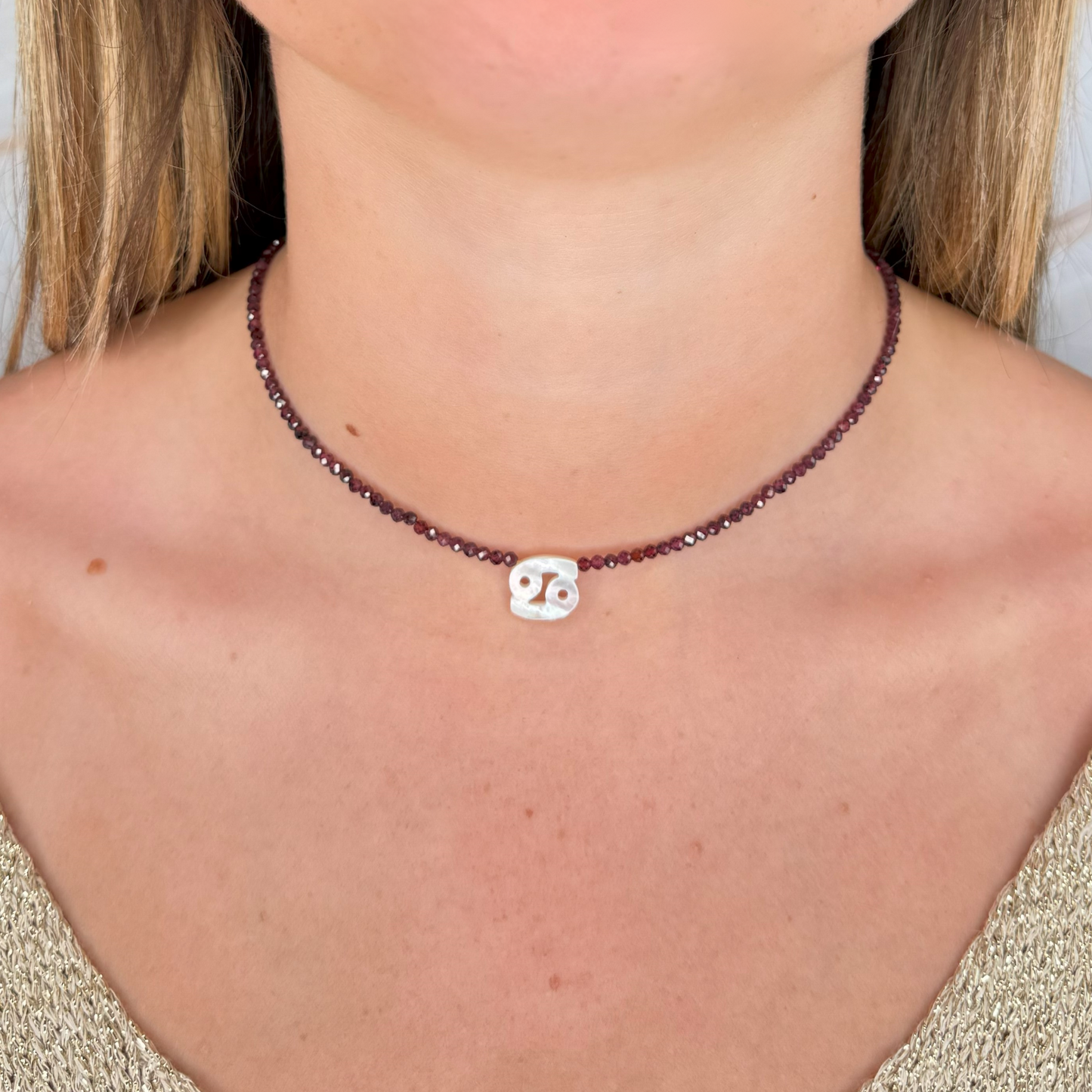 Choker con Segno Zodiacale in Madreperla e Pietre Naturali "Aurora"