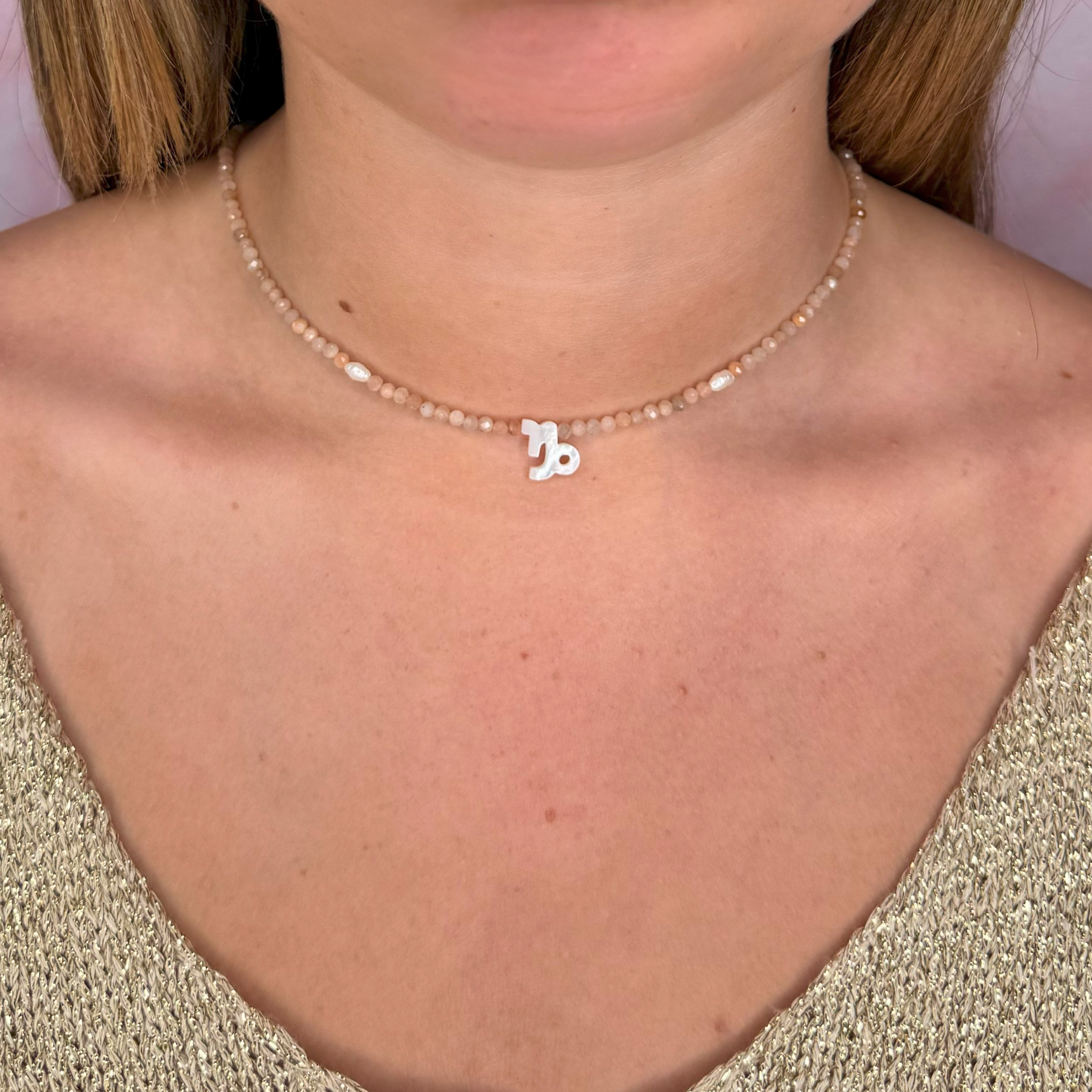 Choker con Segno Zodiacale in Madreperla e Pietre Naturali "Aurora"