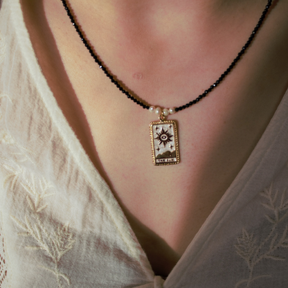 Collana "Arcana" Sole Bianco