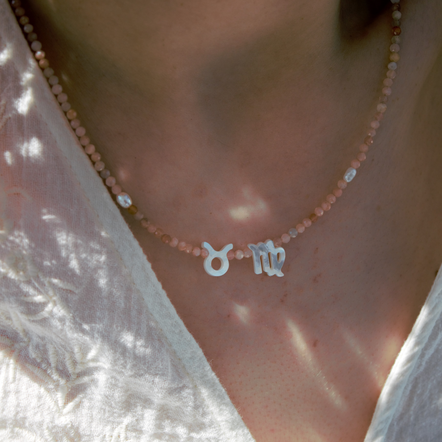 Choker con 2 Segni Zodiacali in Madreperla e Pietre Naturali "Aurora"
