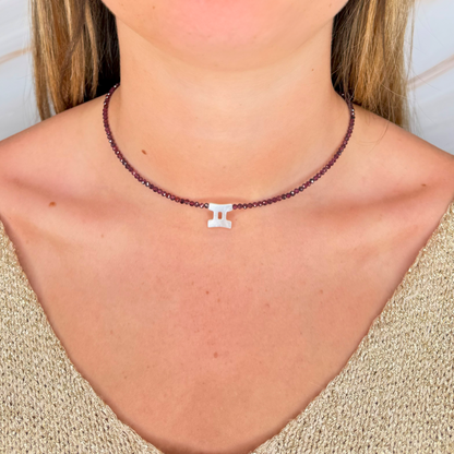 Choker con Segno Zodiacale in Madreperla e Pietre Naturali "Aurora"