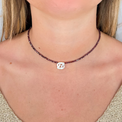 Choker con Segno Zodiacale in Madreperla e Pietre Naturali "Aurora"